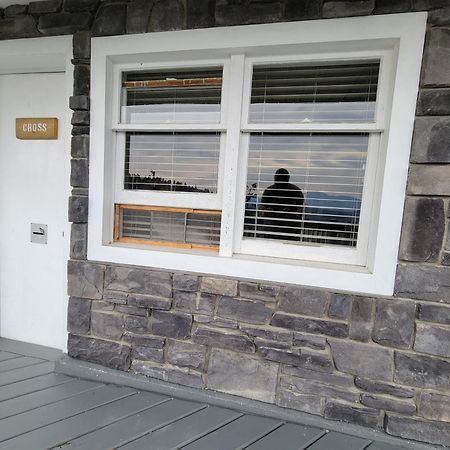 Cross Suite - Mistyriver Lodge Radium Hot Springs Exterior photo